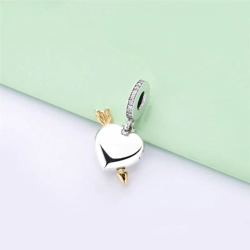 (immagine per) Charm Pendente PANDORA Edizione limitata Freccia dell'amore in PANDORA Shine - Visualizza 2