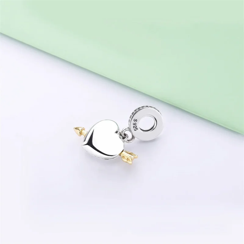 (immagine per) Charm Pendente PANDORA Edizione limitata Freccia dell'amore in PANDORA Shine - Visualizza 4