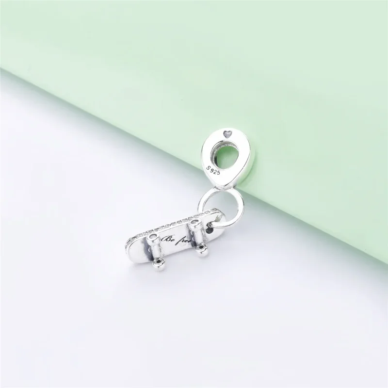 (immagine per) Charm Pendente PANDORA Sii libero Skateboard in argento - Visualizza 3