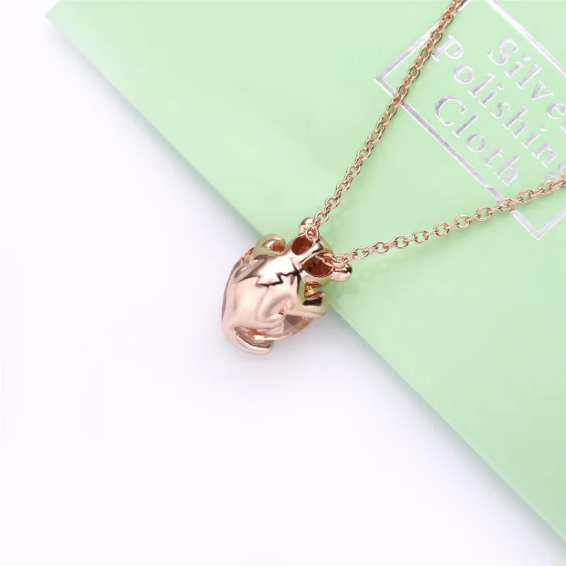 (immagine per) Collana PANDORA con pendente Cuore e leonessa scintillante 388068CZM - Visualizza 3