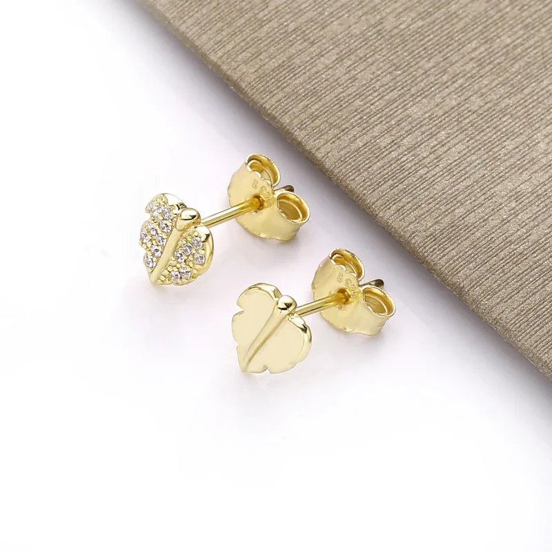 (immagine per) Orecchini a lobo PANDORA Shine Foglia splendente e scintillante 268334CZ - Visualizza 4