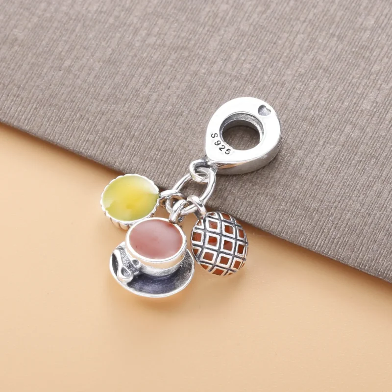 (immagine per) Charm PANDORA Torta di uova, tè al latte e ananas Bun in argento - 798355ENMX - Visualizza 3