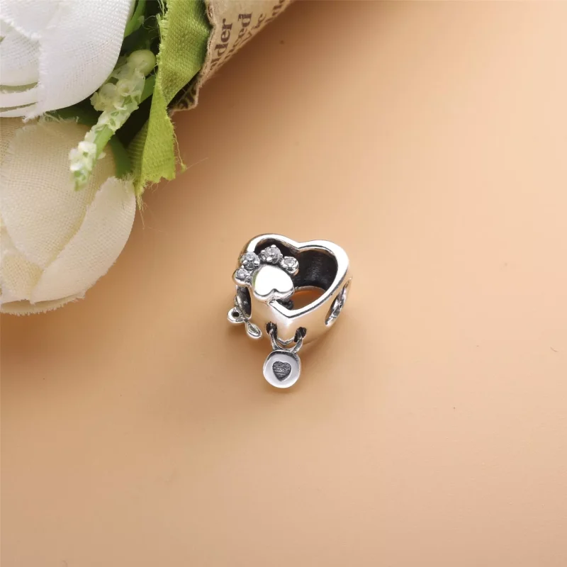 (immagine per) Charm Zampina e cuore scintillante - 798873C01 - Visualizza 4