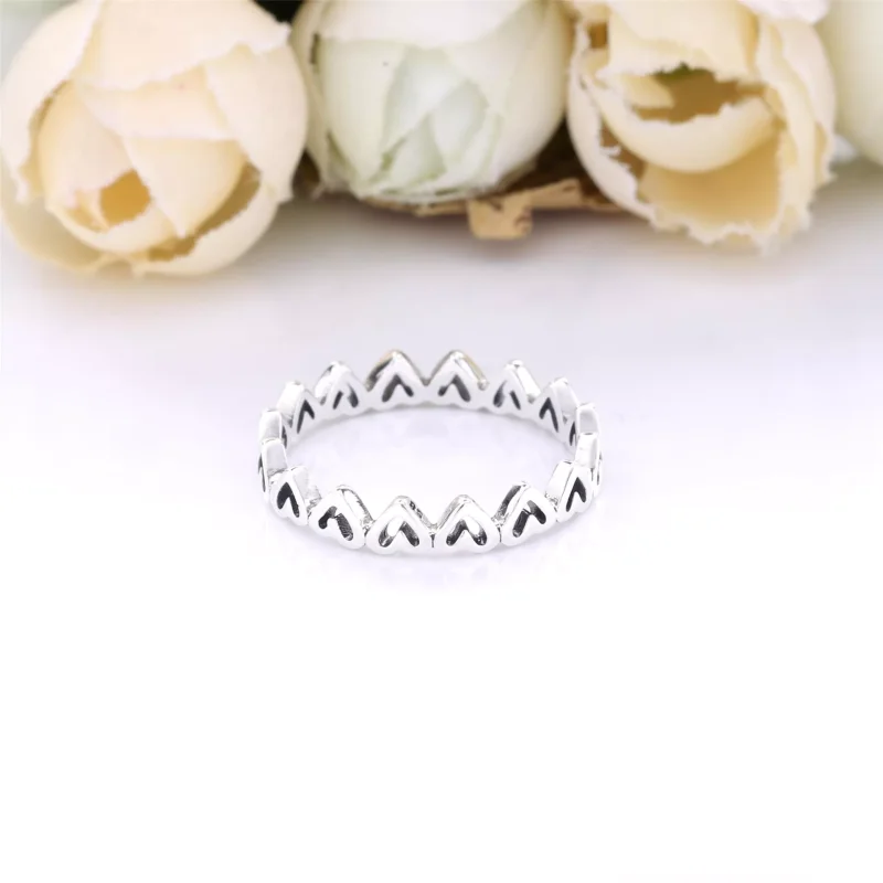 (immagine per) Anello PANDORA Fascia di Cuori disegnati - 198696C00 - Visualizza 2