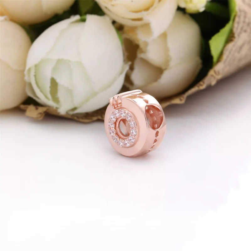 (immagine per) Charm PANDORA con O coronata e pavé - 789059C01 - Visualizza 3