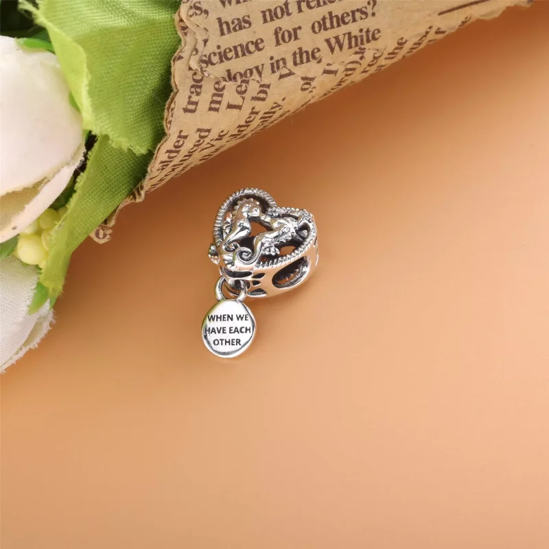 (immagine per) Charm PANDORA openwork cuore e cavallucci marini - 798949C00 - Visualizza 2