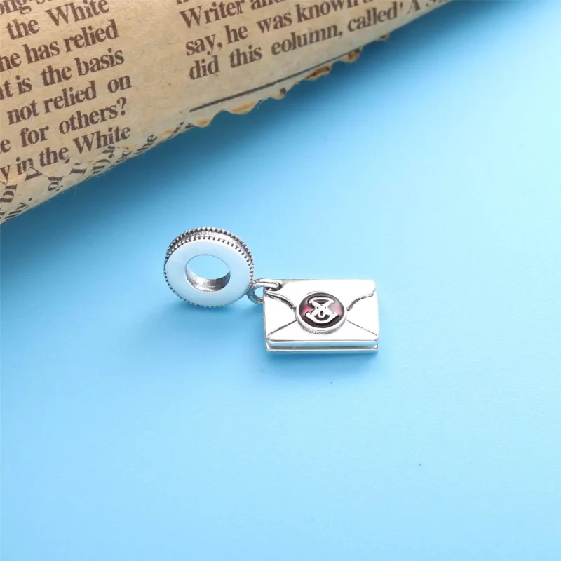 (immagine per) Harry Potter, Charm pendente PANDORA Lettera di accettazione da Hogwarts - 79912 - Visualizza 2