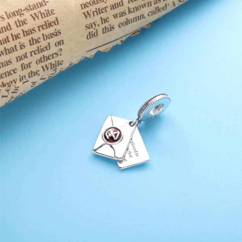 (immagine per) Harry Potter, Charm pendente PANDORA Lettera di accettazione da Hogwarts - 79912 - Visualizza 3