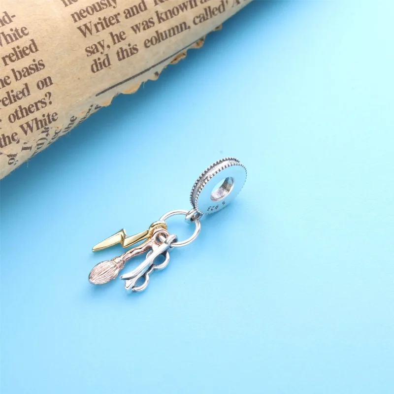 (immagine per) Harry Potter, Charm pendente PANDORA Occhiali, Nimbus 2000 e Saetta - 799129C00 - Visualizza 3