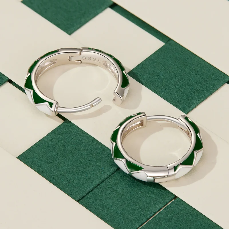 (immagine per) Orecchini a cerchio con motivo a diamante verde e bianco in stile Pandora - SCE1 - Visualizza 4