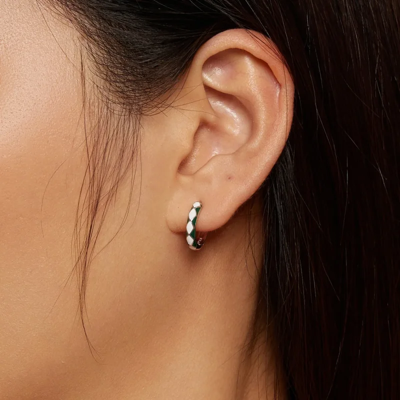 (immagine per) Orecchini a cerchio con motivo a diamante verde e bianco in stile Pandora - SCE1 - Visualizza 5