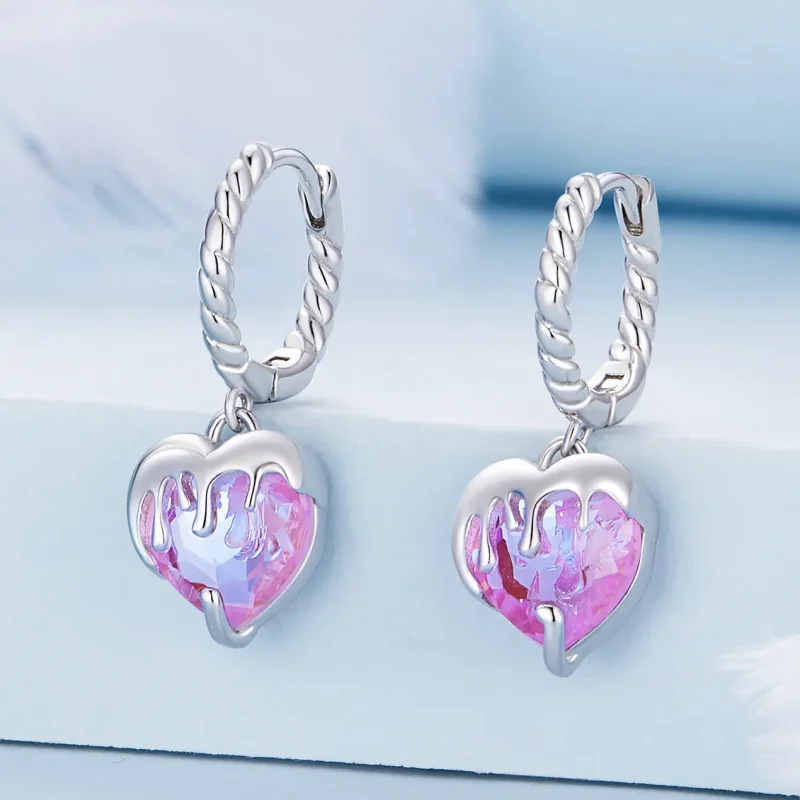 (immagine per) Orecchini a cerchio con pendenti a forma di cuore che si fondono nello stile Pan - Visualizza 2