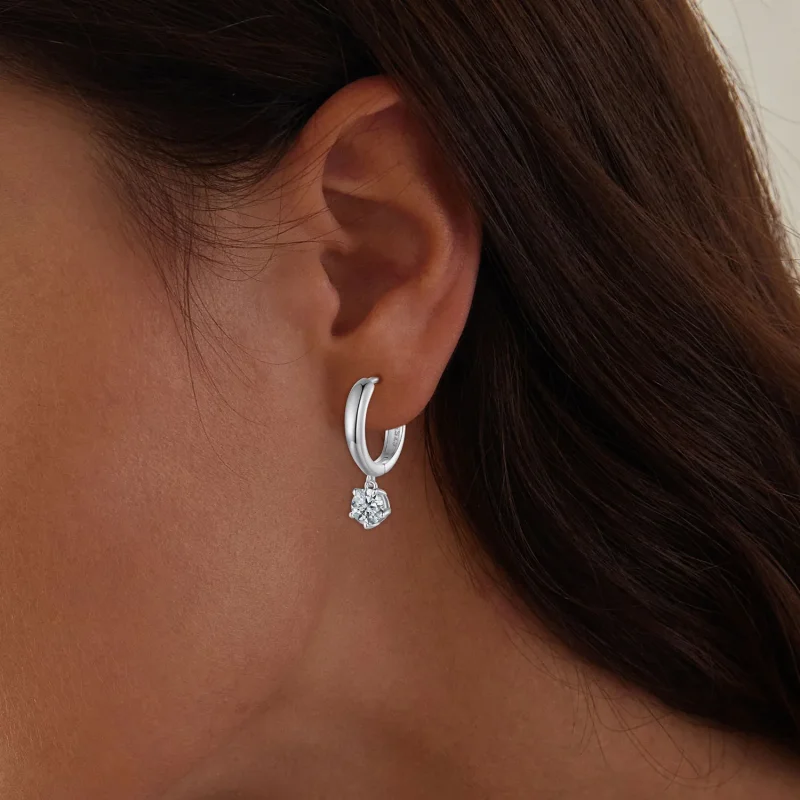 (immagine per) Orecchini a cerchio in stile Pandora con Moissanite da 0,5 carati (due certifica - Visualizza 5