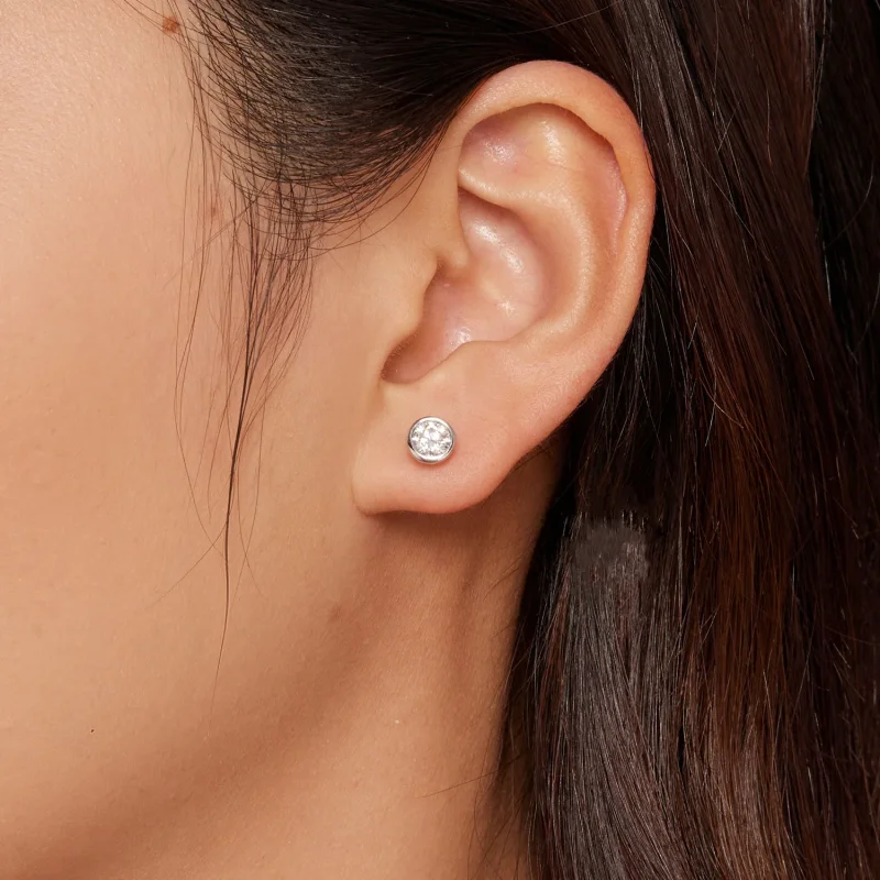 (immagine per) Orecchini a perno con montatura a ghiera di stile Pandora con Moissanite - MSE02 - Visualizza 5