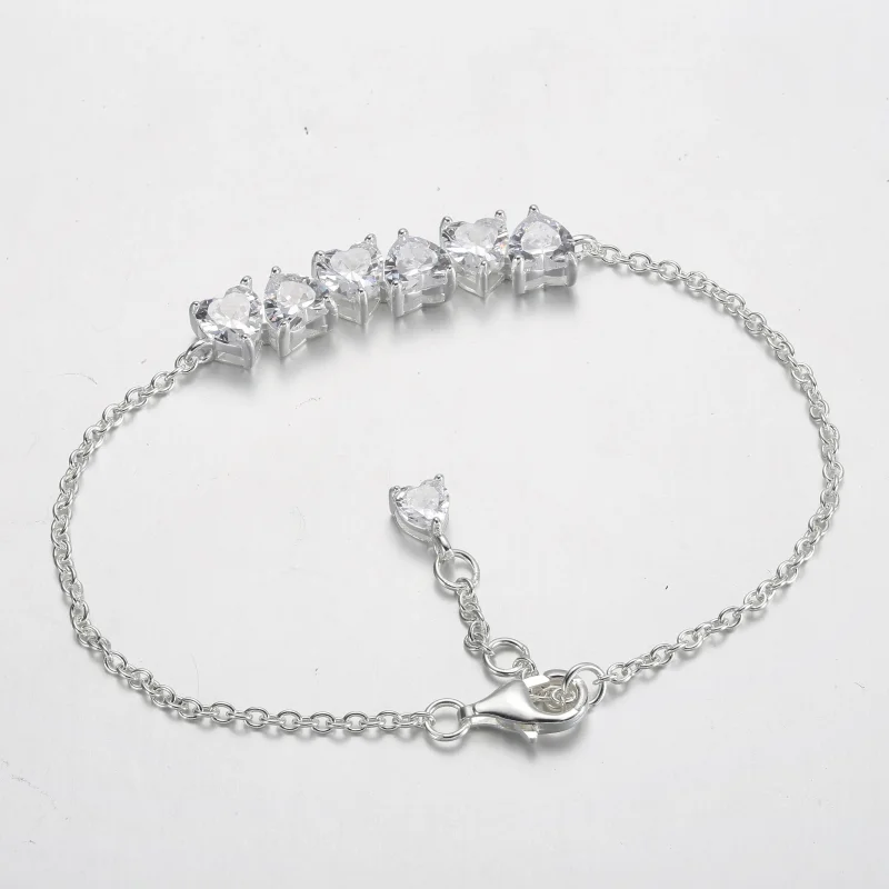 (immagine per) Bracciale a catena con cuori scintillanti senza fine - 591162C01 - Visualizza 3