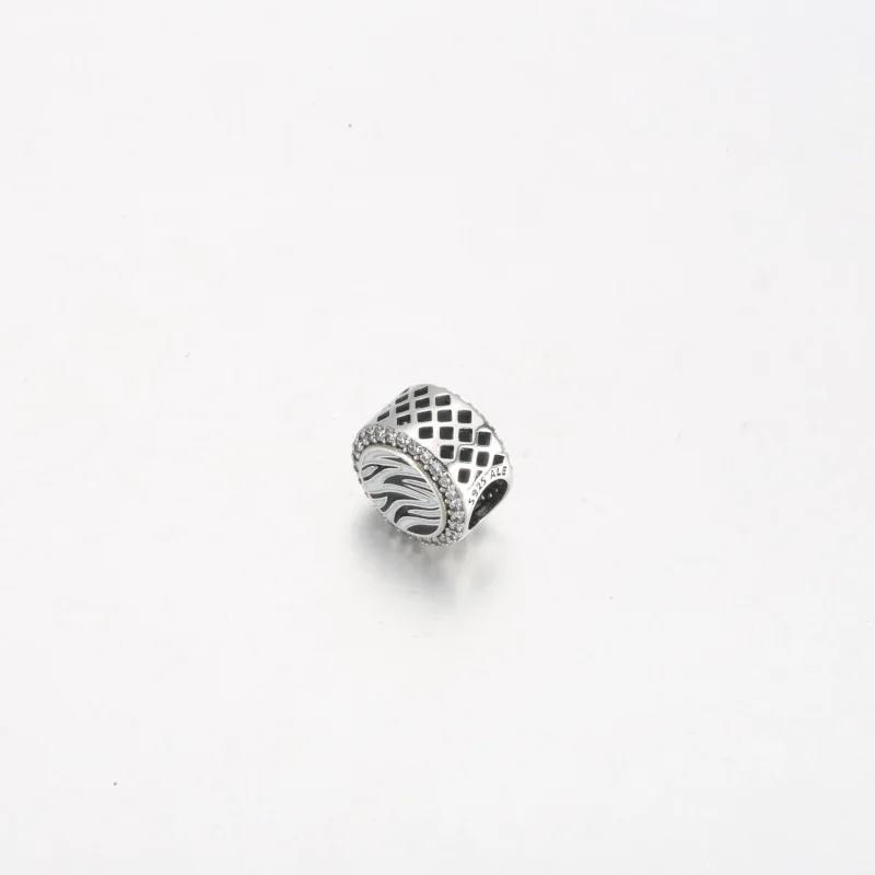 (immagine per) Charm PANDORA in argento sterling con stampa zebrata - 792016CZ_E025 - Visualizza 4
