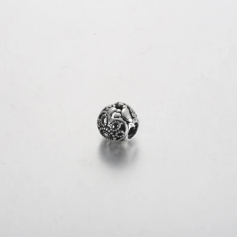 (immagine per) Charm PANDORA in pelliccia con cuori e impronte di zampe - 792248C00 - Visualizza 2