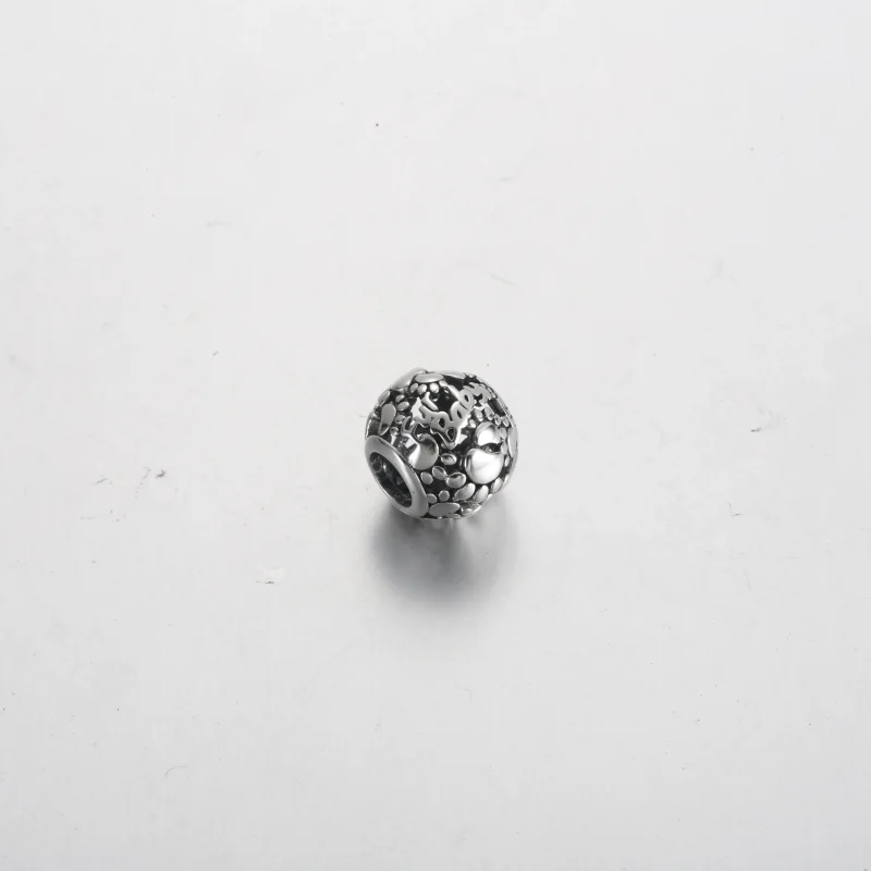 (immagine per) Charm PANDORA in pelliccia con cuori e impronte di zampe - 792248C00 - Visualizza 3