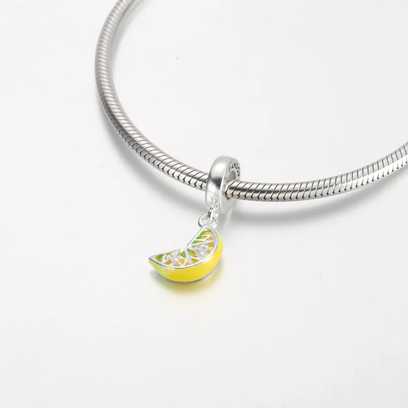 (immagine per) Charm pendente PANDORA con frutta scintillante e fetta di limone - 791696C01 - Visualizza 4