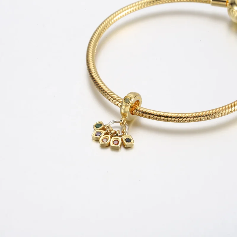 (immagine per) Charm pendente PANDORA con pietre dell'infinito di Marvel The Avengers - 760774C - Visualizza 4