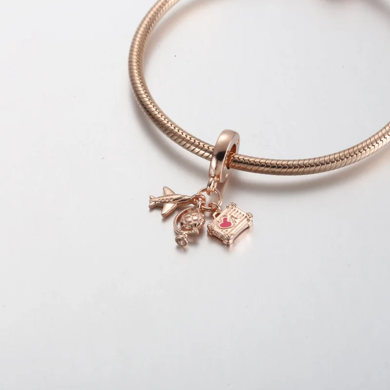 (immagine per) Charm pendente PANDORA triplo aeroplano, mappamondo e valigia - 789435C01 - Visualizza 4