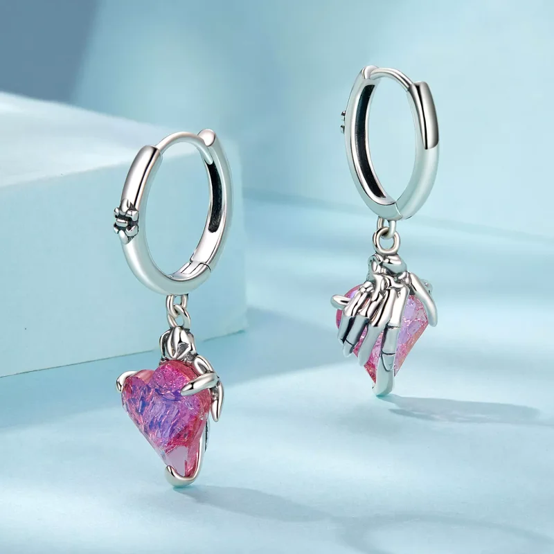 (immagine per) Orecchini a forma di cuore con mano scheletrica stile PANDORA - SCE1705 - Visualizza 3