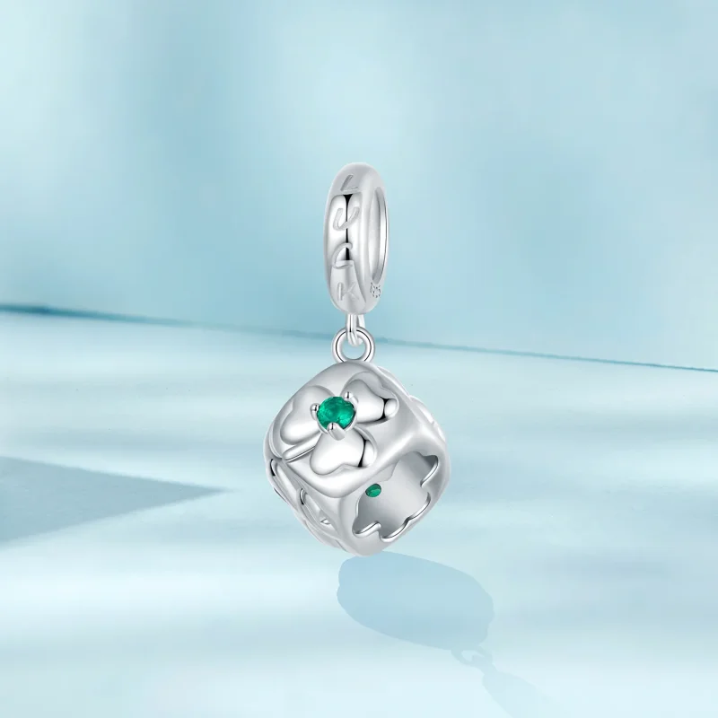 (immagine per) Pendente a forma di dado con quadrifoglio stile PANDORA - SCC2839 - Visualizza 2
