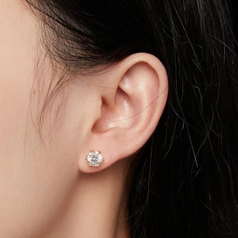 (immagine per) Orecchini a perno in stile Pandora placcati in oro con Sei Artigli di Moissanite - Visualizza 4