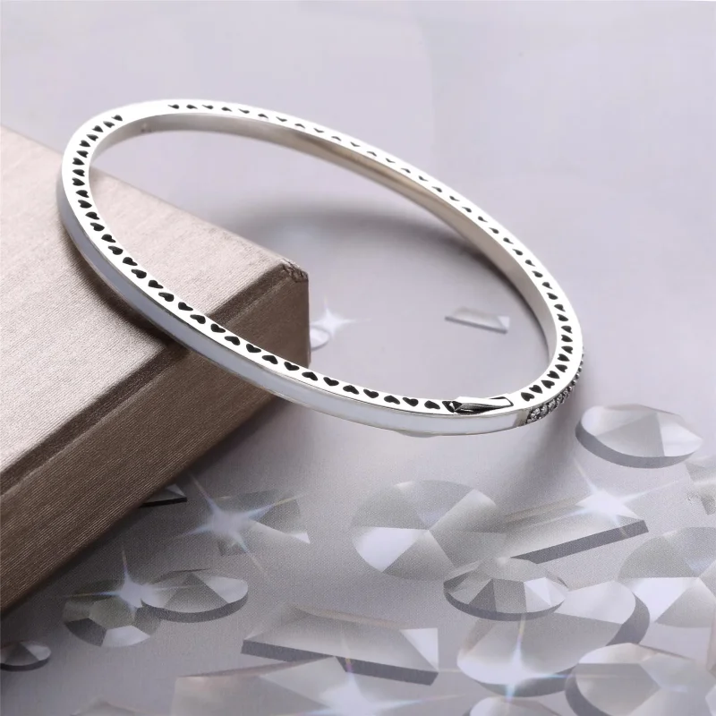 (immagine per) Bracciale Rigido Bianco PANDORA con Cuori radiosi 590537EN23 - Visualizza 3