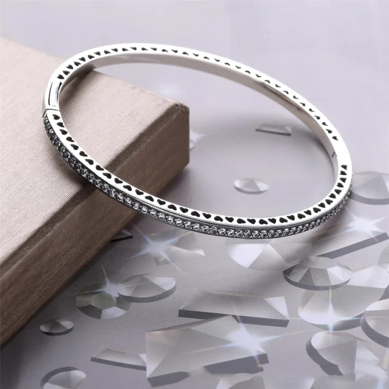(immagine per) Bracciale Rigido Bianco PANDORA con Cuori radiosi 590537EN23 - Visualizza 4