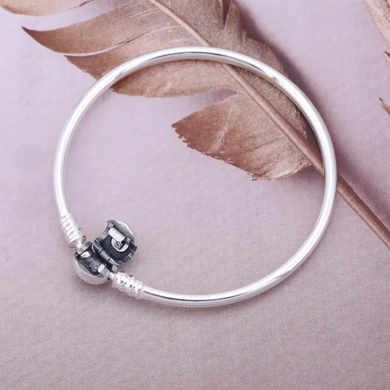 (immagine per) Bracciale rigido in argento con cuore rosa - 590716PCZ - Bracciali | PANDORA - Visualizza 4