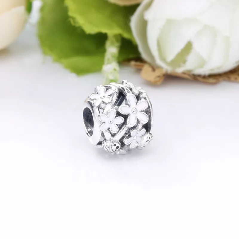 (immagine per) Charm PANDORA Fiore margherita traforato in argento - 788772C02 - Visualizza 3